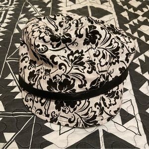 DELUX NEWSBOY FLOWERY CAP